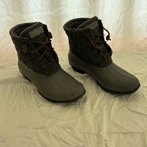 Sperry Duck Boot with quilted pattern